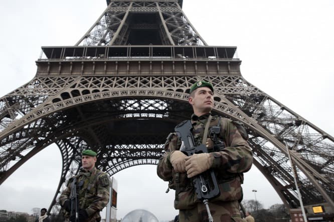 Késes támadót lőttek meg egy franciaországi rendőrőrsön