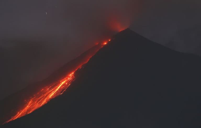 Megkezdődött a tavalyi guatemalai vulkánkitörés áldozatainak felkutatása