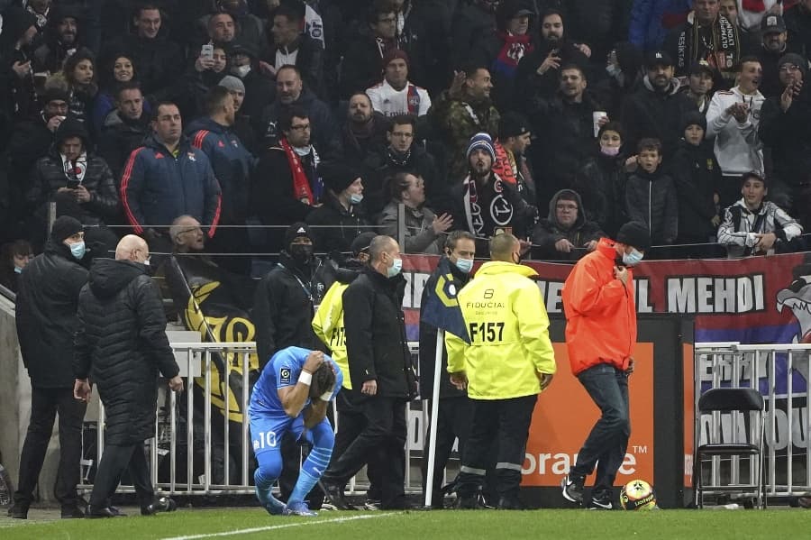 Újabb botrány a francia bajnokságban, félbeszakadt a Lyon-Marseille meccs (VIDEÓ)