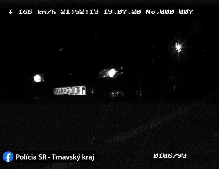 Ezek a sötétben is látnak, és le is kapták azt a taxist, aki 166-tal hasított Galánta és Diószeg között
