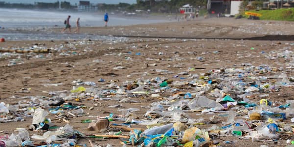 A partok közelében halmozódik fel a tengerekben lévő műanyag szemét