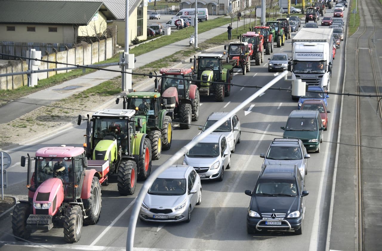 Maffiózók által fenyegetett gazdák tucatjai csatlakoztak a tüntetéshez Kassán
