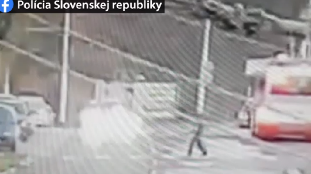 Szörnyű: Videón, ahogy a 19 éves lány halálra gázol egy gyalogost a zebrán