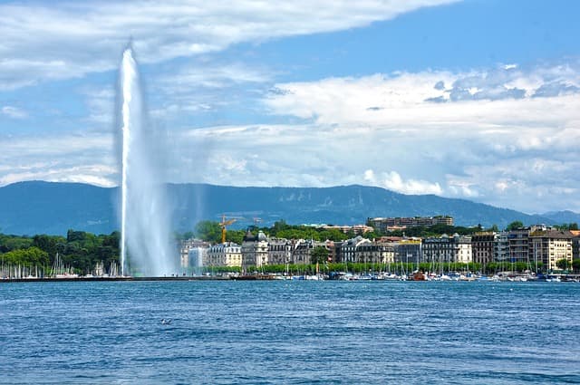 Évente 50 tonna műanyag gyűlik össze a Genfi-tóban