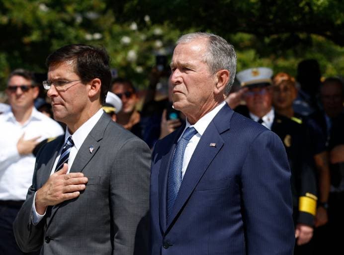 Az exelnök Bush szerint Amerika ma bizonytalan helyzetben van