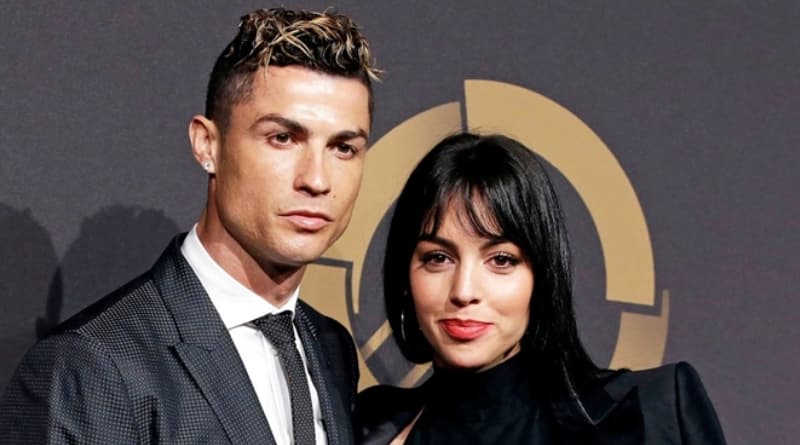 FORRÓ: Ronaldo menyasszonya tökéletes feneket villantott – FOTÓ