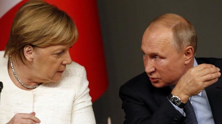 Merkel kérte Putyin közbenjárását a lengyel-fehérorosz határon kialakult helyzet rendezéséhez
