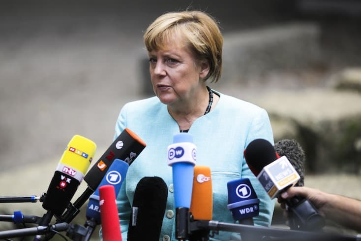 A Facebook lépjen fel az uszító kommentek ellen, mondja Merkel