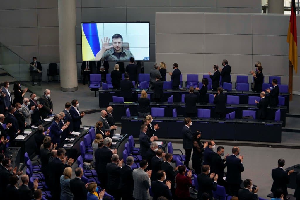 Zelenszkij videóban szólalt fel a német parlamentben: új fal emelkedik Európában