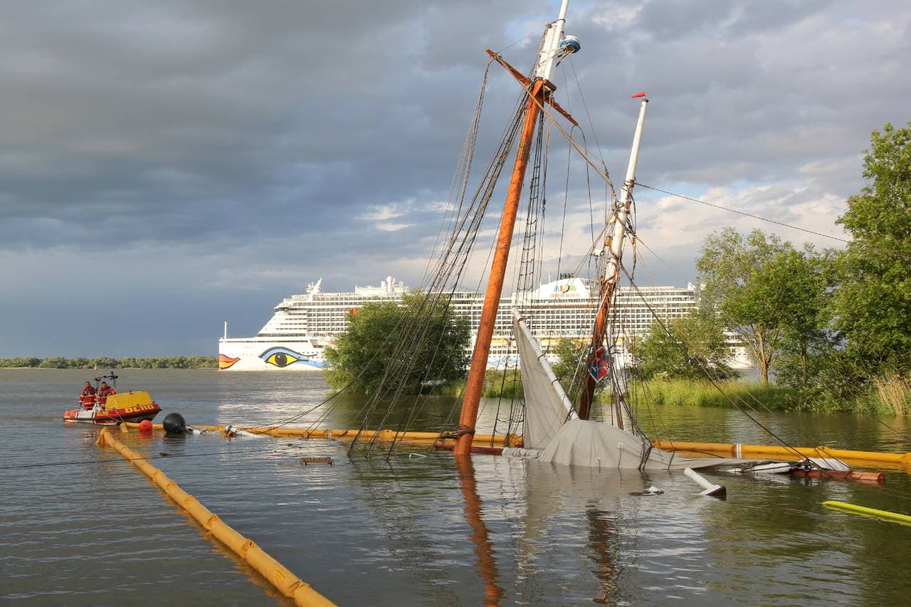 Konténerszállító hajóval ütközött és elsüllyedt egy történelmi vitorlás Hamburgnál