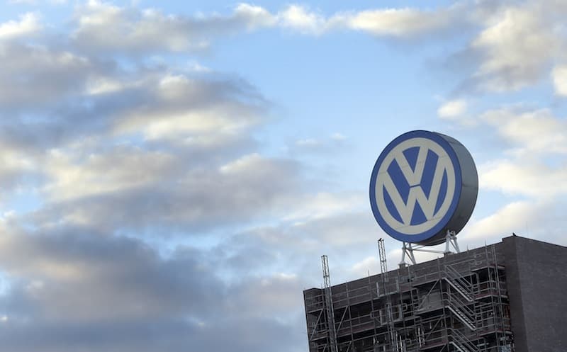 A Volkswagen felfüggesztette az elektromos, a hibrid és a gázüzemű autók értékesítését