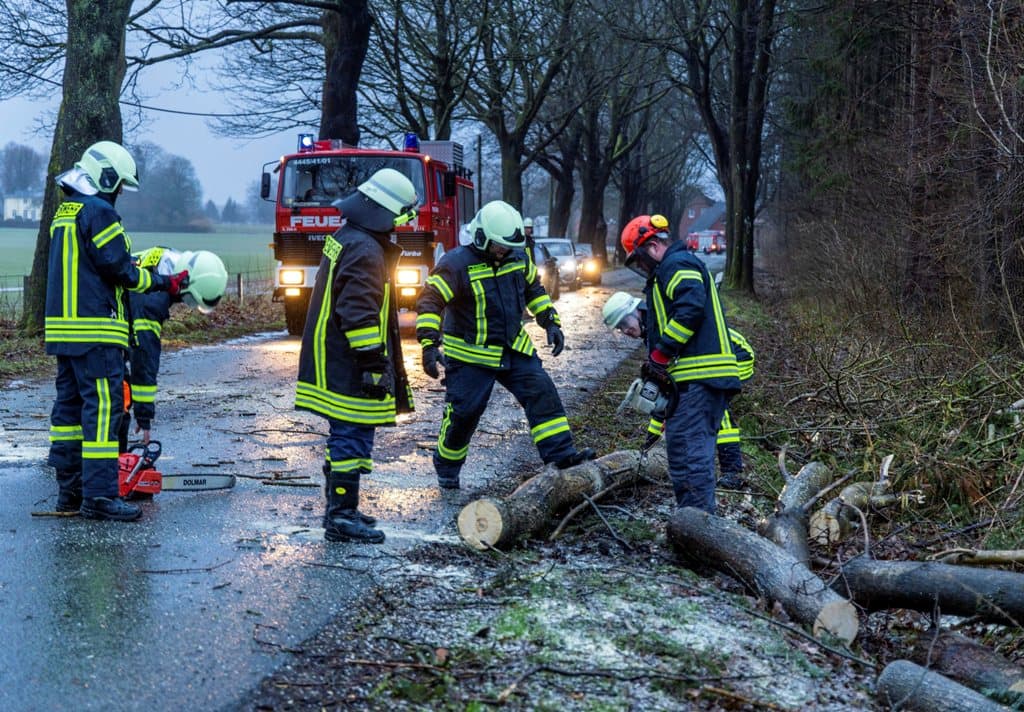 Lengyelországban már halálos áldozatot is követelt a szélvihar, Németországban a közlekedésben és az áramszolgáltatásban okoz fennakadásokat