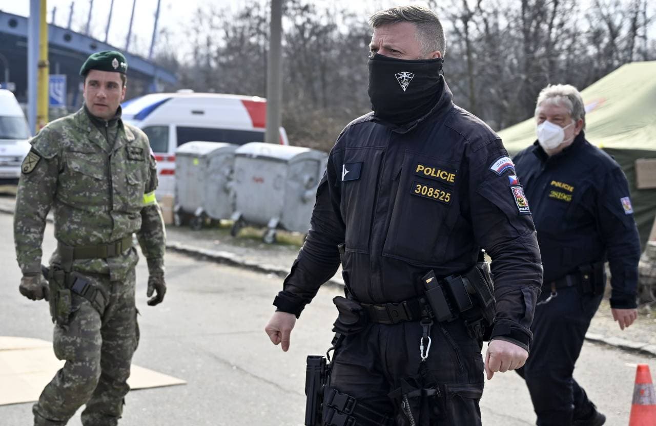 Embercsempészeket fogtak el a romániai rendőrök az ukrán határ közelében