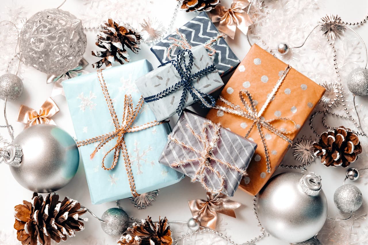 Felmérés: Aki online vásárol, az idén 5%-kal többet tervez költeni a karácsonyi ajándékokra