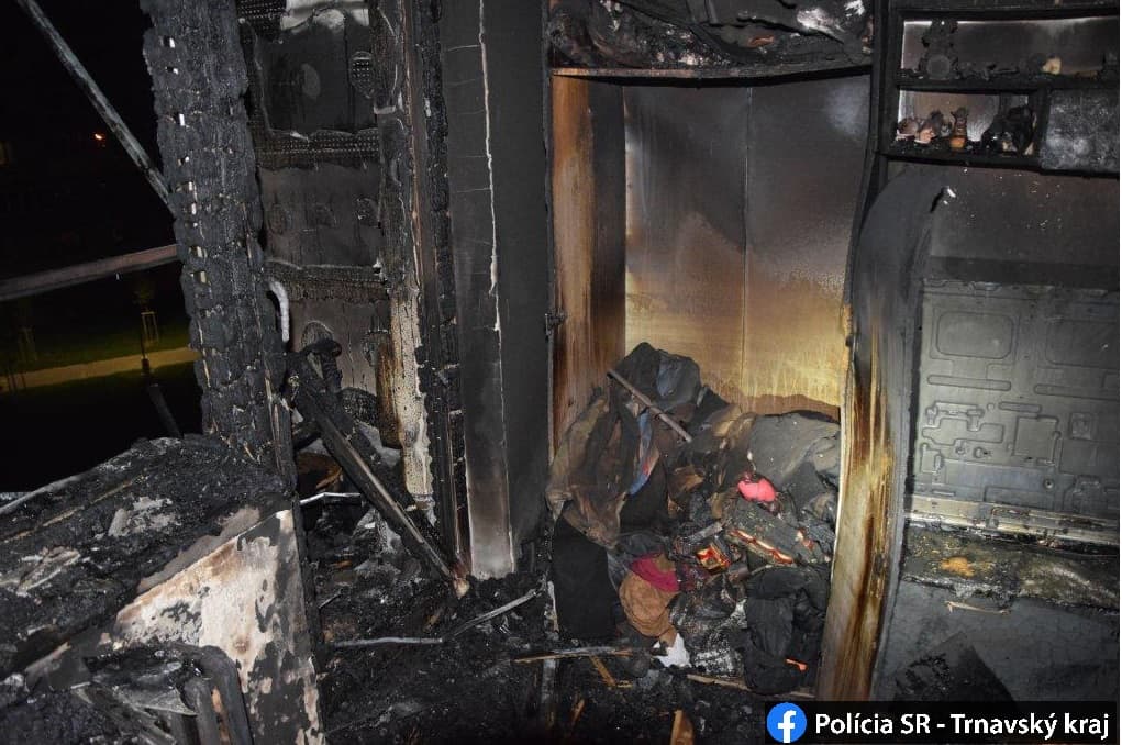 TŰZESET: Teljesen kiégett a negyedik emeleti lakás, zárlat okozhatta a tüzet (FOTÓK)