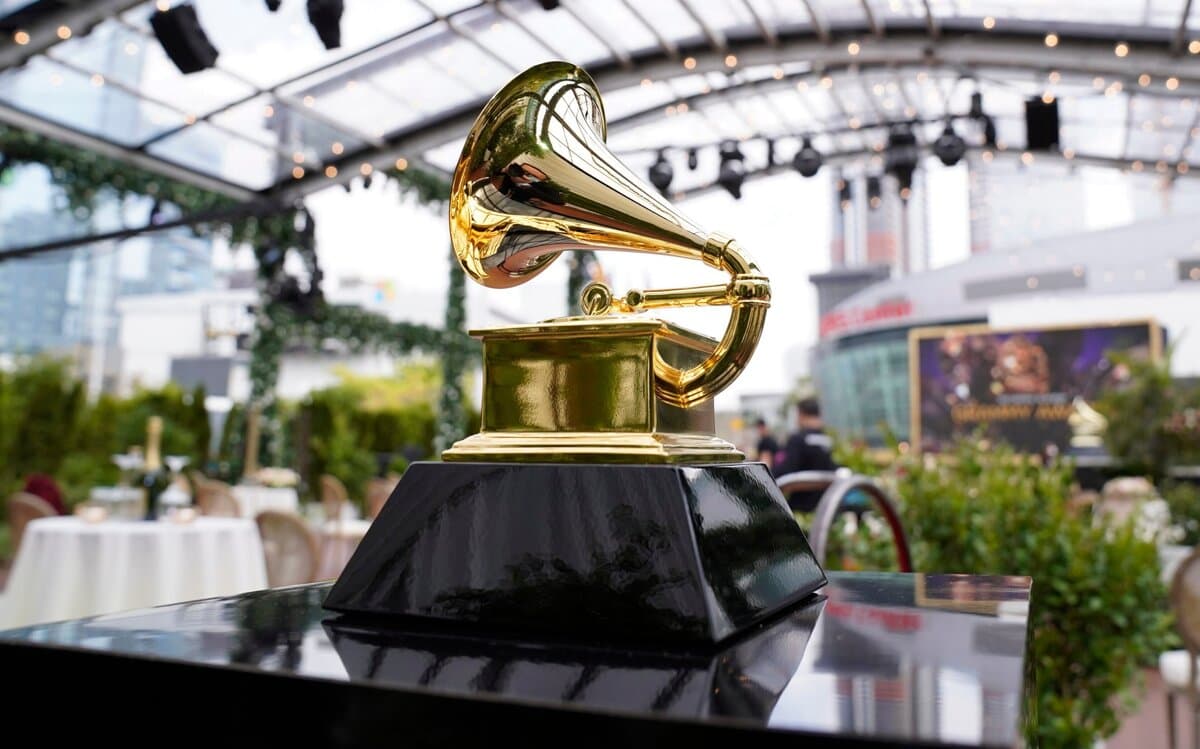 Határozatlan időre elhalasztották a Grammy-díjátadó gálát