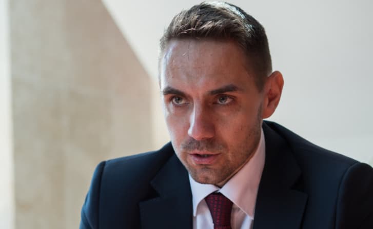 Gyimesi szerint célzott támadás lehet a Magyarországgal való riogatás, amellyel a magyar választásokat akarják befolyásolni