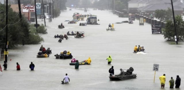 Houston két centimétert süllyedt a Harvey hurrikán miatt