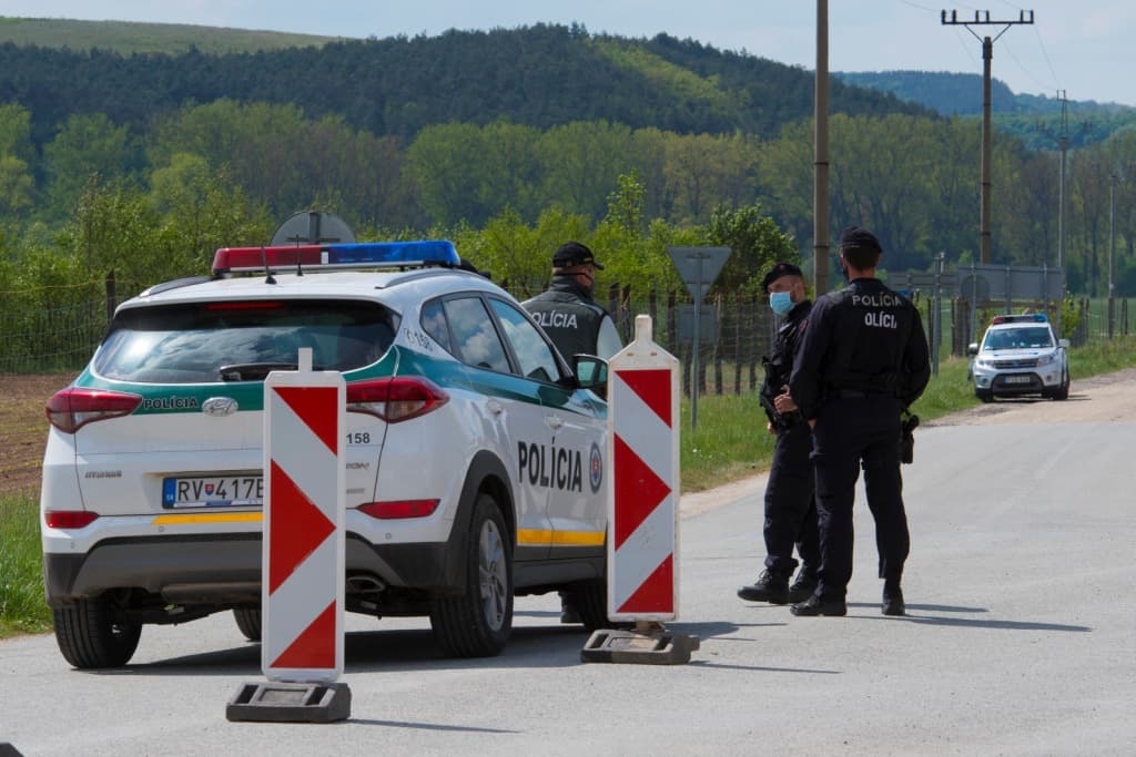 A kormány előtt egy javaslat, meddig hosszabbítanák meg a határok ellenőrzését Szlovákiában