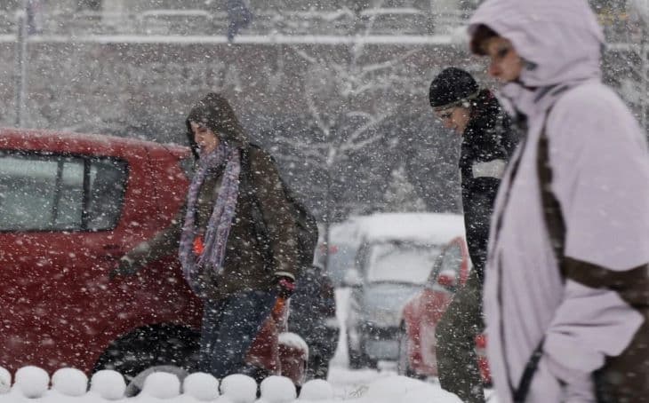 Lengyelországban több mint 80 ezer fogyasztó maradt áram nélkül az intenzív hóesés miatt