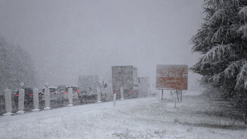 Beborította a hó Ausztriát, számos kisebb baleset történt