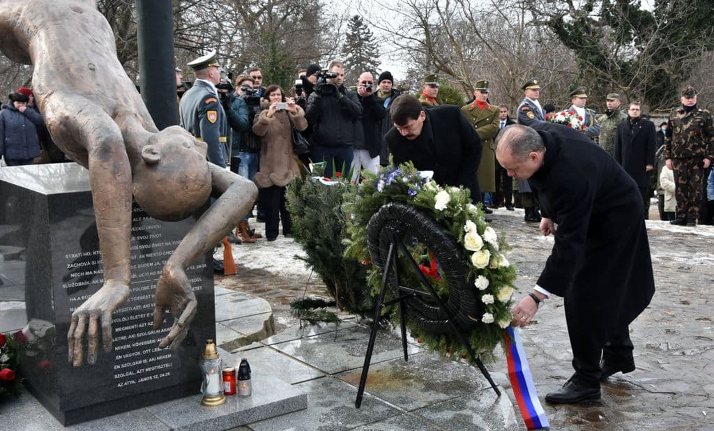 Szlovák emléktáblát rongáltak meg Koszovóban