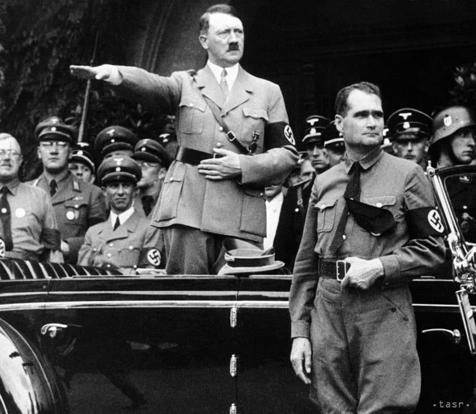 Hihetetlen összegért vásárolták meg Hitler arany karóráját