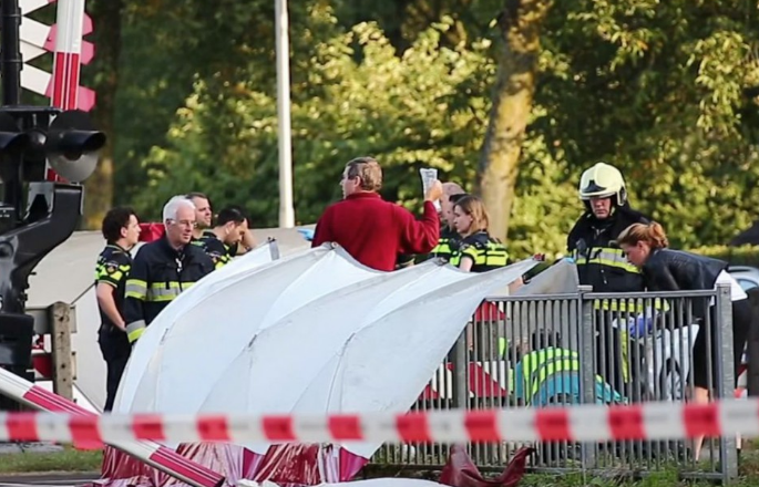 Vonat és bicikli ütközött Hollandiában, gyerekek haltak meg