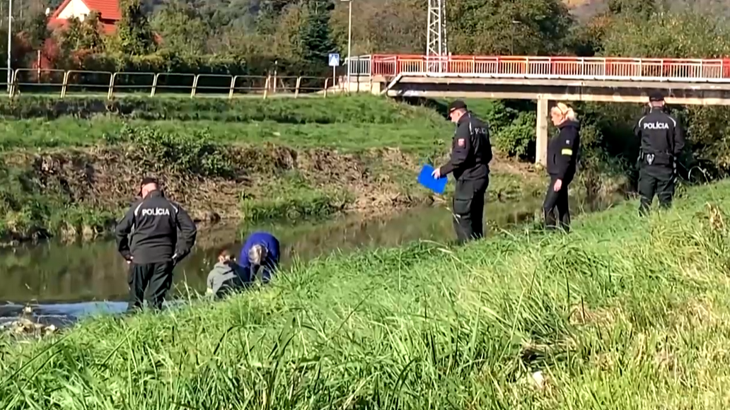 BORZALOM: Térdig érő vízben sodródó holttestet találtak horgászok
