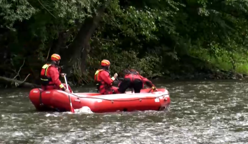 SZÖRNYŰ: Fej nélküli holttestet talált a folyóban egy csónakázó társaság