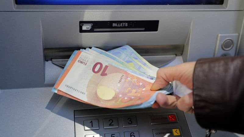 Emelkedő fizetéseket hoz idén a szlovák gazdaság – ennek azonban van egy hátulütője