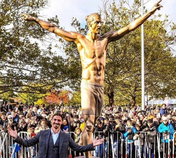 Aranyszínű szobrot kapott a félmeztelen Zlatan Svédországban