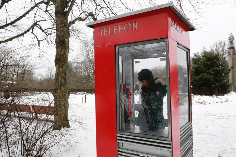 Olvasófülkékké alakítják az idejétmúlt telefonfülkéket Norvégiában