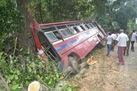 Legalább 13 ember meghalt egy buszbalesetben Srí Lankán