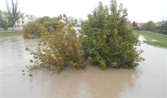 Rendkívüli helyzet lépett életbe Érsekújvárban az áradások miatt!