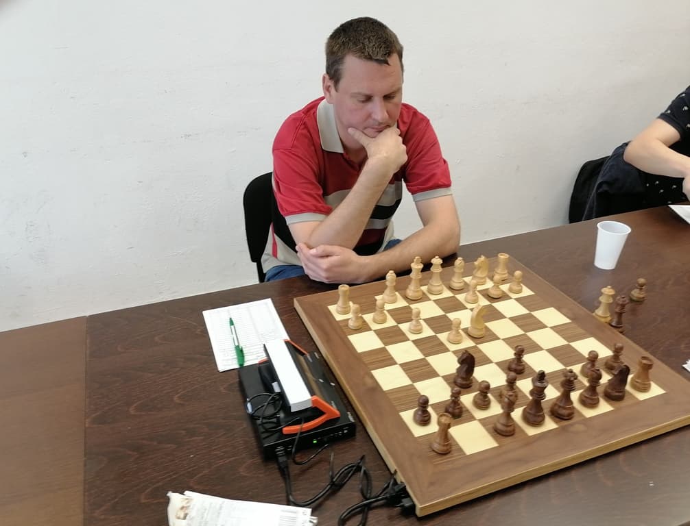 Két fölényes győzelemmel a dobogó legalsó fokáról várják a hármas zárófordulót a dunaszerdahelyi sakkozók