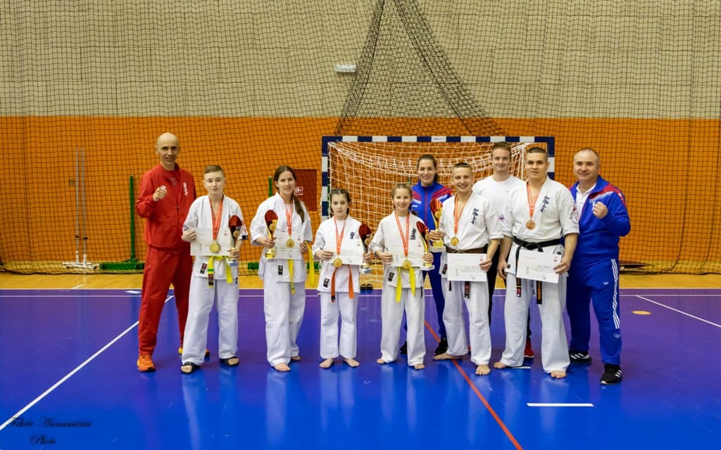 Három aranyéremmel tértek haza Horvátországból a bősi karateklub versenyzői, Sensei Markovics János tanítványai is remekeltek