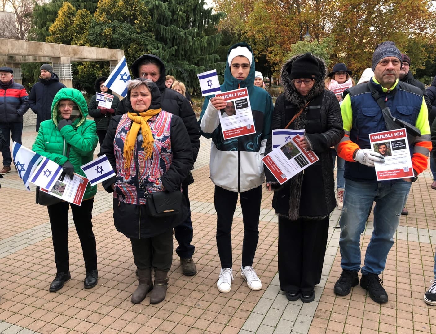Dunaszerdahely a terrorizmus és erőszak ellen – a zsidó hitközség a Hamász túszainak szabadon bocsátásáért tüntetett