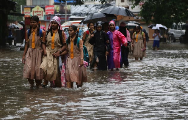 Indiában egymillió embert kell kimenekíteni az árvizek miatt