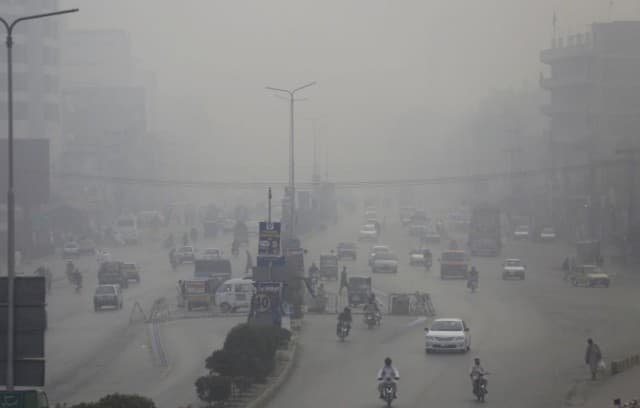 A levegő szennyezettsége miatt 1,24 millió ember halt meg tavaly Indiában