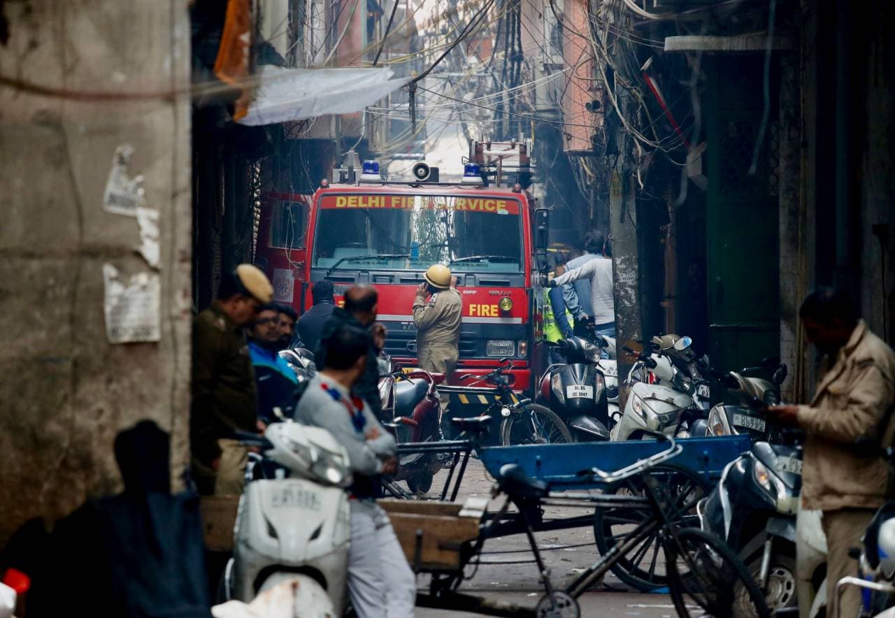 Tűz pusztított egy újdelhi piacon, 40 felett az áldozatok száma