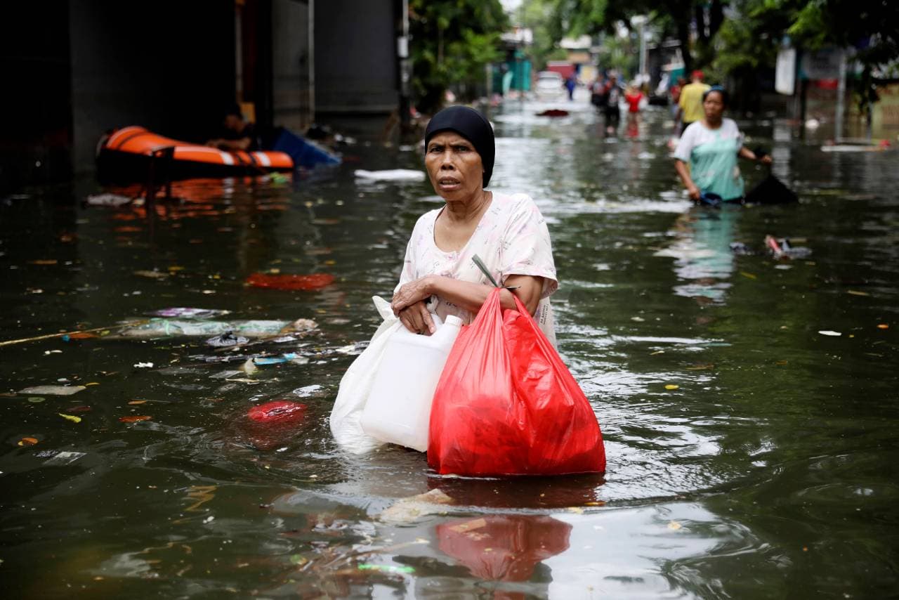 53-ra nőtt az indonéziai árvizek halálos áldozatainak száma