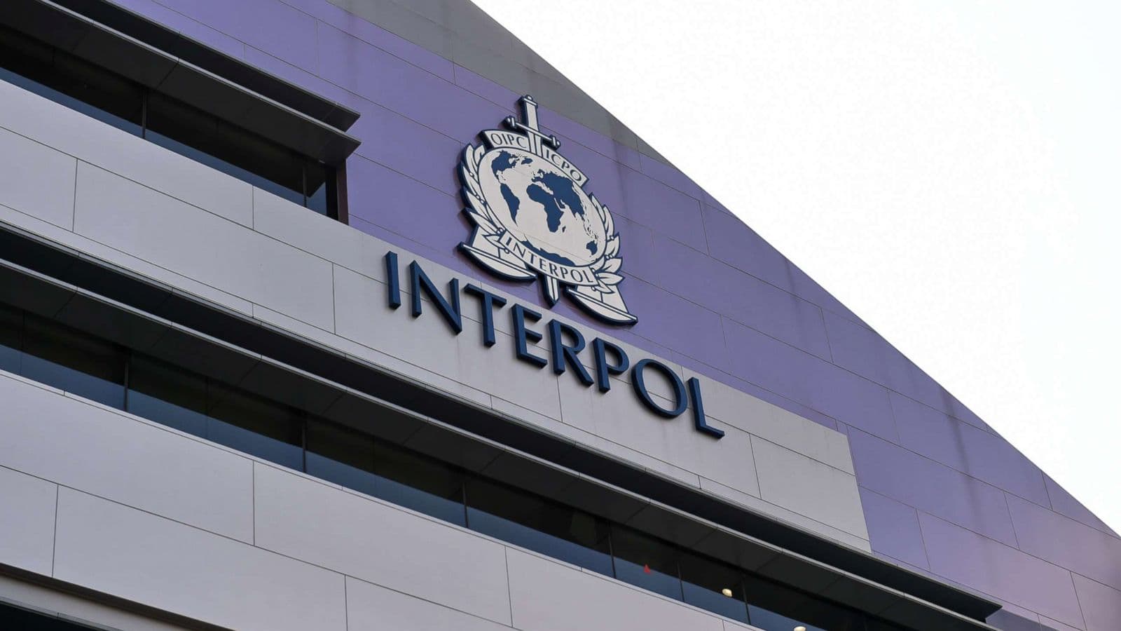 Azonnali hatállyal lemondott az Interpol törvénysértéssel megvádolt elnöke