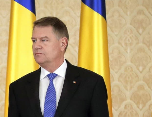 A román elnök szerint Romániának nincs miniszterelnöke, egy bűnöző irányít a háttérből