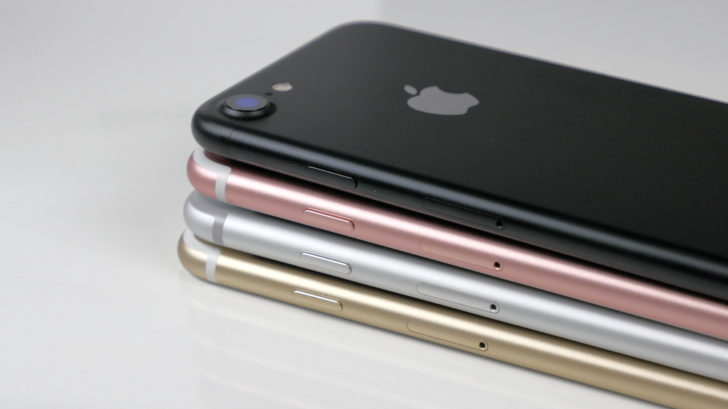 IPhone-tulajdonosok tízezrei perelték be az Apple-t
