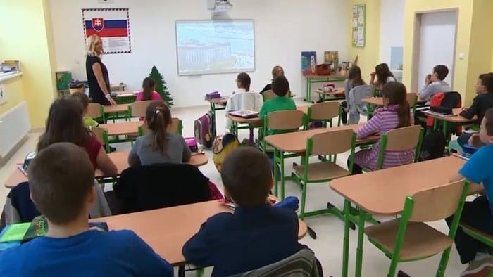 A minisztérium szerint a Dunaszerdahelyi járásban ennyit keresnek a tanárok
