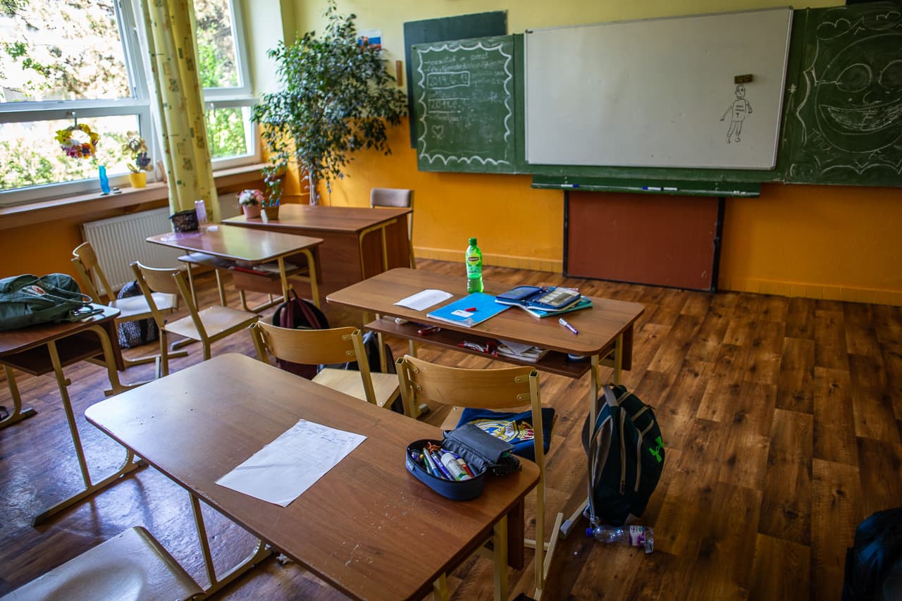 Bezártak egy szlovákiai iskolát, mert koronavírusos az egyik tanítónő