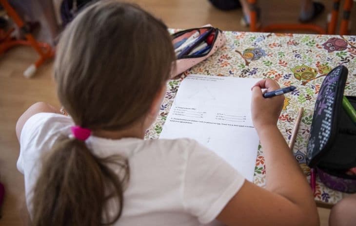 Eltörölhetik a házi feladatokat? Az oktatásügyi tárca reagált Gröhling javaslatára