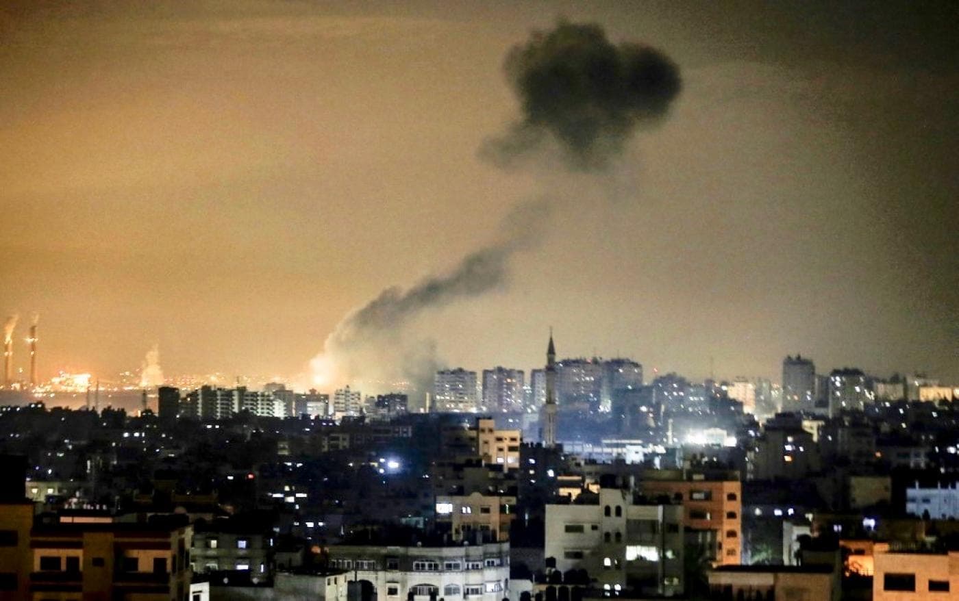 Robbanóanyagos lufik miatt mért légicsapást Izrael a Hamász állásaira 