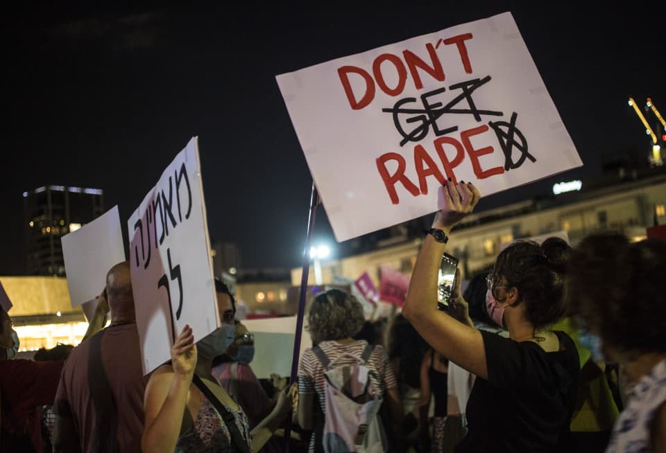 BORZALOM: Harmincan erőszakoltak meg egy tizenhat éves lányt egy hotel mosdójában, elszabadult a népharag